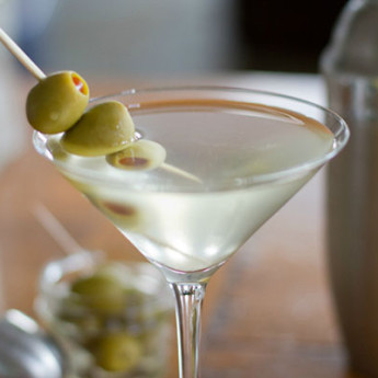 Рецепт коктейля Грязный мартини (Dirty martini cocktail)
