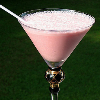 Сливочный коктейль Розовая белка (Pink Squirrel cocktail)